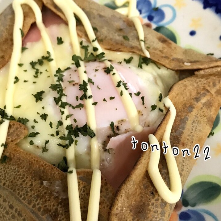 ハムチーズとろとろ半熟目玉焼きガレット☆